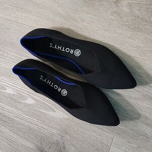 Black W10 Rothys the point flats EUC